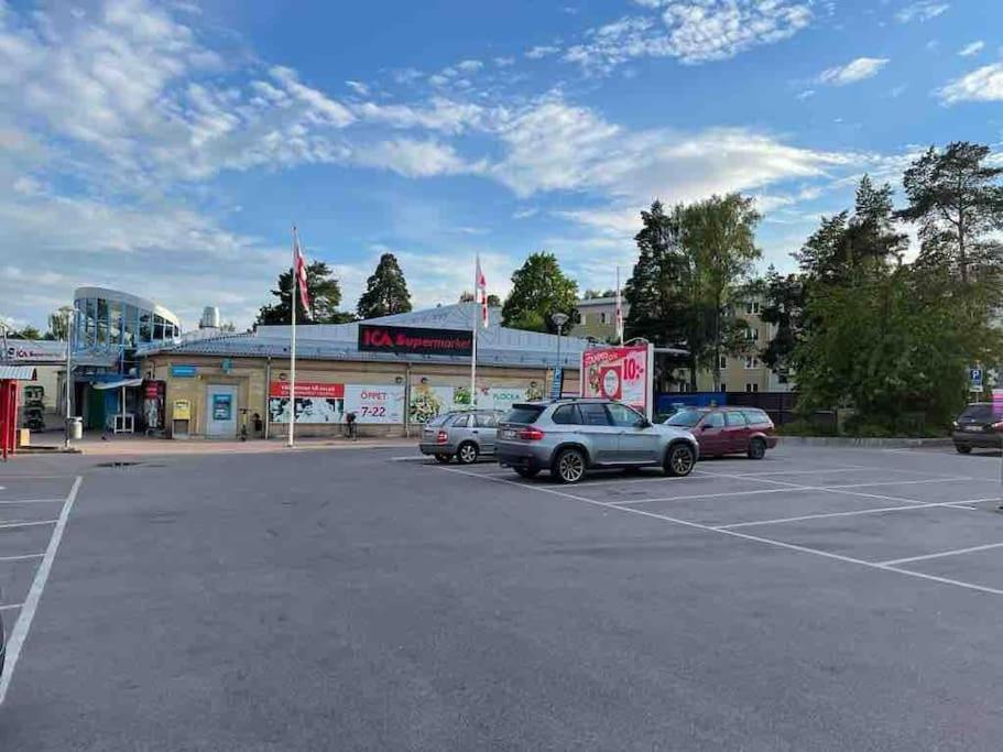 Fin Lagenhet Nara Vatten Och Vasteras Centrum. Exterior foto